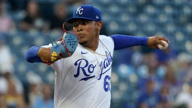 MLB: Ángel Zerpa vuelve a lucirse en relevo con Kansas City