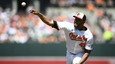 MLB: ¡Con entereza! Albert Suárez sale sin decisión para los Orioles pero deja esta buena impresión (+Videos)