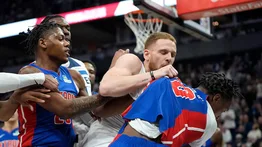 La NBA da a conocer las sanciones a los jugadores involucrados en la pelea entre Pistons y Timberwolves