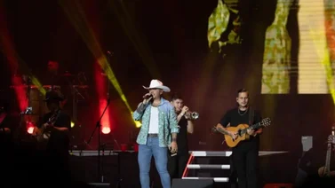  Jessi Uribe y Heredero coquetearon con su público en el Poliedro de Caracas