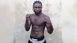 Boxeador Gabriel Oluwasegun Olanrewaju muere en plena pelea en Ghana (+Video)