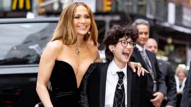 Jennifer López presume a su hija Emme en Broadway