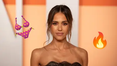 Jessica Alba presume su diminuta cintura en bikini 