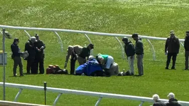 Aparatosa caída de jockey panameño este martes en Keeneland (Reporte de salud) Aparatosa caída de jockey panameño este martes en Keeneland (Reporte de salud)