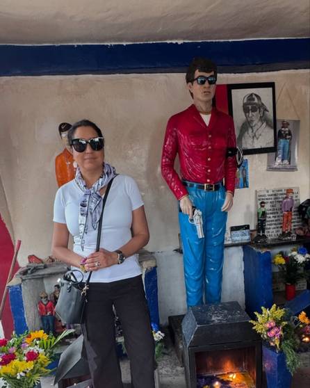 Mariela Celis se va de paseo por El Cementerio General del Sur 