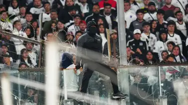 Hinchas de Colo-Colo se enfrentan en batalla campal contra la policía local Hinchas de Colo-Colo se enfrentan en batalla campal contra la policía local