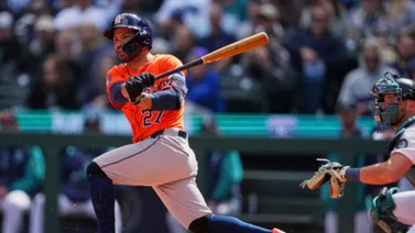 MLB: José Altuve sigue repartiendo batazos mientras luce cada vez mejor en el left field