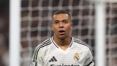 Kylian Mbappé ve su primera tarjeta roja con el Real Madrid por una salvaje entrada Kylian Mbappé ve su primera tarjeta roja con el Real Madrid por una salvaje entrada