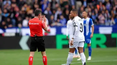 La RFEF compartió el audio de VAR en el que decidieron expulsar a Mbappé (+Video) La RFEF compartió el audio de VAR en el que decidieron expulsar a Mbappé (+Video)