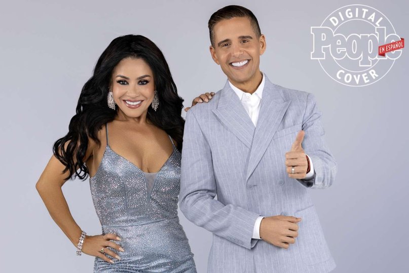 Carolina Sandoval y Alejandro Chabán protagonizan la portada de People en Español- Carolina Sandoval y Alejandro Chabán protagonizan la portada de People en Español