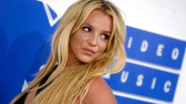 Britney Spears llega a México con su 'bebé' en brazos