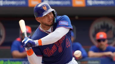 MLB: Francisco Álvarez recibe escalofriante pelotazo en su mano recién operada (+Video)