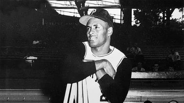 MLB: Roberto Clemente en el aniversario 70 de su debut recibe tributos de los Piratas 