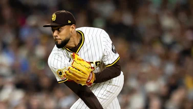 MLB: El venezolano Robert Suárez lidera esta peculiar estadística en 2025
