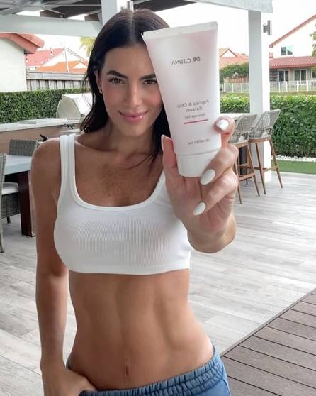 Entrenador de famosos "desenmascara" a Gaby Espino: "Tu gel no sirve"