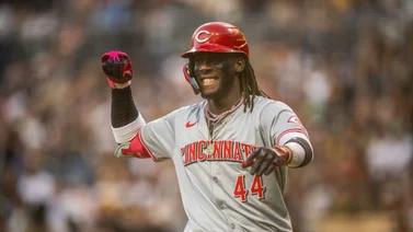 MLB: Elly De La Cruz conecta polémico jonrón para poner a ganar a Cincinnati (+video)