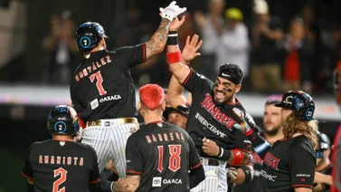Pelotero de Leones del Caracas hace este espectacular out en la LMB (+Video)
