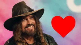 Billy Ray Cyrus, padre de Miley Cyrus, presenta a su nueva novia ¿Quién es?