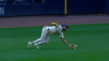 MLB: ¡Impresionante! Jackson Chourio realizó una espectacular atrapada y salvó a Milwaukee (+Video)
