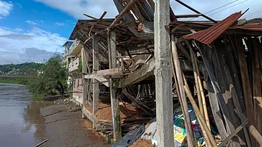 Decenas de viviendas afectadas y varios heridos por fuerte terremoto en Ecuador (+Video)