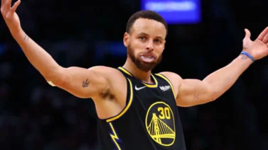 NBA: ¡MVP entre compañeros! Stephen Curry se alza con importante premio con Golden State