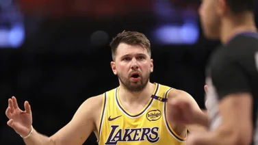 ¿Se volvieron protagonistas? La NBA enciende la polémica tras admitir errores arbitrales en el juego de Lakers y Pistons