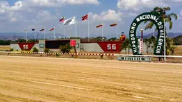 Gala en el Cabriales: El Clásico Hipódromo Nacional de Valencia engalana la novena reunión