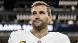 Experiencia de sobra: Kirk Cousins ​​se prepara para guiar la transición en los Raiders