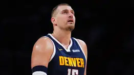 Nikola Jokic rompe los esquemas del triple-doble y supera a Westbrook 