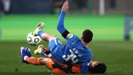 Susto en Europa: Isaque Silva sufre un dramático nocaut en la Conference League