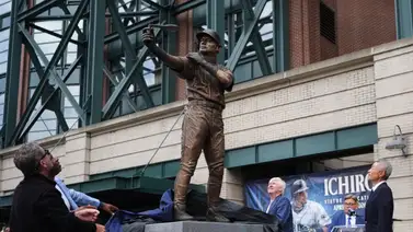Incidente inesperado en T-Mobile Park: Se rompe el bate de la nueva estatua de Ichiro Suzuki Incidente inesperado en T-Mobile Park: Se rompe el bate de la nueva estatua de Ichiro Suzuki