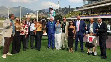 Kleobule aprovechó las líneas internas y sentenció el Clásico Peggy Azqueta en la recta final Kleobule aprovechó las líneas internas y sentenció el Clásico Peggy Azqueta en la recta final