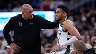 Fin de una era decepcionante: Doc Rivers deja el banquillo de los Bucks