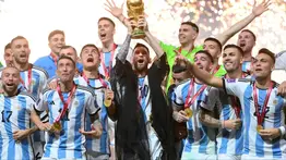 Bañados en gloria: Los nuevos botines dorados de Messi inspirados en el Mundial