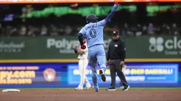 MLB: Andrés Giménez recortó distancia con tercer bambinazo