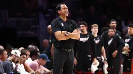 "No tiene lugar en el juego": La indignación de Spoelstra tras la caída del Heat
