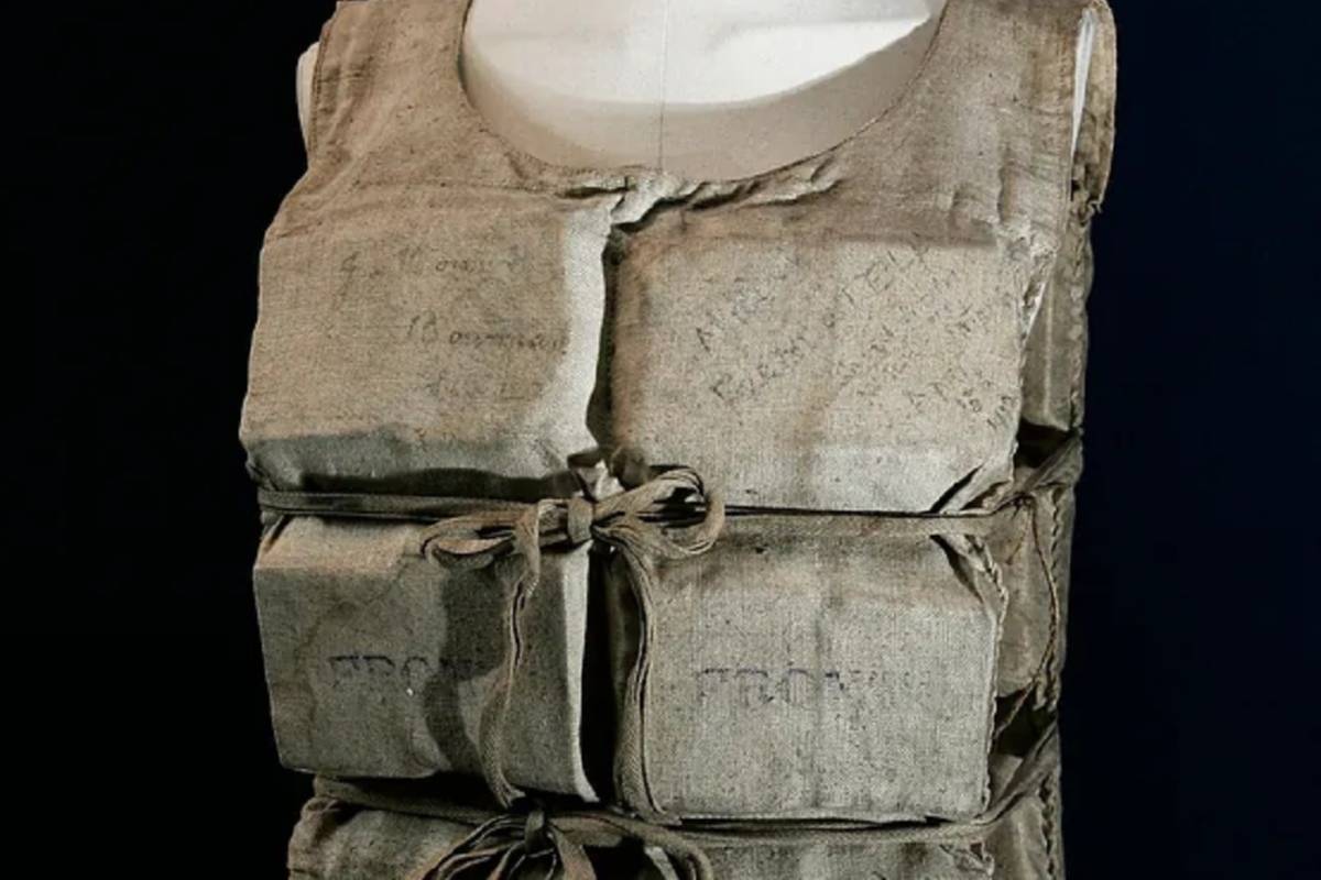 Así es el chaleco salvavidas del Titanic que subastaron por casi un millón de dólares