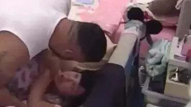 Hombre intenta ahorcar a su expareja dentro de un reality show Hombre intenta ahorcar a su expareja dentro de un reality show