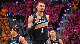 Incertidumbre en San Antonio: Wembanyama viaja a Portland pero sigue bajo protocolo