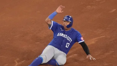 MLB: ¡Salvador Pérez sigue extendiendo su racha de juegos embasándose! (+Video)