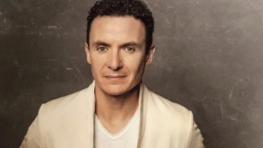 Fonseca hace un viaje a sus raíces con su nuevo álbum "Tropicalia"