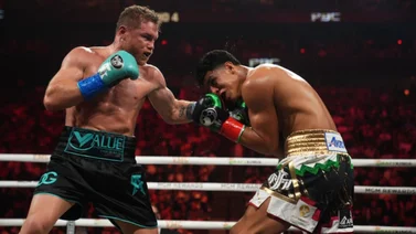 ¡El rey mexicano! Canelo Álvarez retiene sus cinturones ante Jaime Munguía