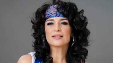 ¡Mucho amor! Karina le estampa tremendo beso a este actor (+Imágenes) 