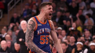 NBA: ¡Ver para creer! El impresionante canasto de Isaiah Hartenstein desde su propia cancha (+Video)