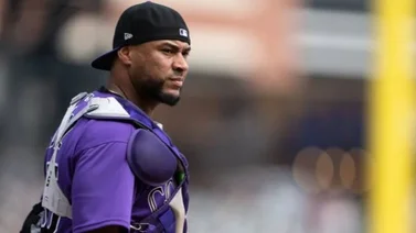 MLB: ¡Qué detalle! Elías Díaz ejecuta este muy raro out para los Rockies (+Video)