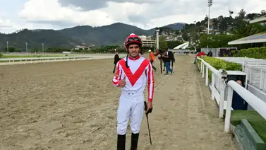 Larry Mejías confirma en esta entrevista que está resteado con sus ejemplares Larry Mejías confirma en esta entrevista que está resteado con sus ejemplares