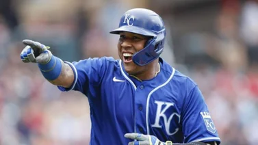 MLB: Salvador Pérez suma unas estadísticas salvajes como visitante (+Video)