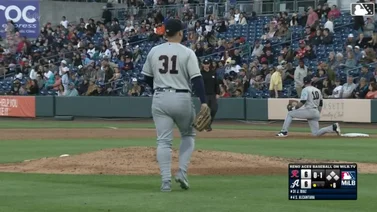 ¡Aquí se juega como sea! Este lanzador zurdo venezolano hizo tremenda jugada... Con la derecha