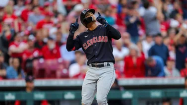 MLB: ¡Un mago! Andrés Giménez evita la barrida a Cleveland tras desaparecer la pelota (+Video)