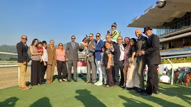 Lemon White mantuvo su invicto con gran victoria en el Clásico Hypocrite (GII) Lemon White mantuvo su invicto con gran victoria en el Clásico Hypocrite (GII)